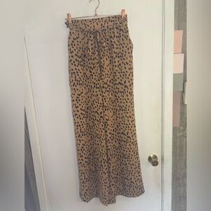 Essue Size Medium Leopard Print Wide-Leg Pants